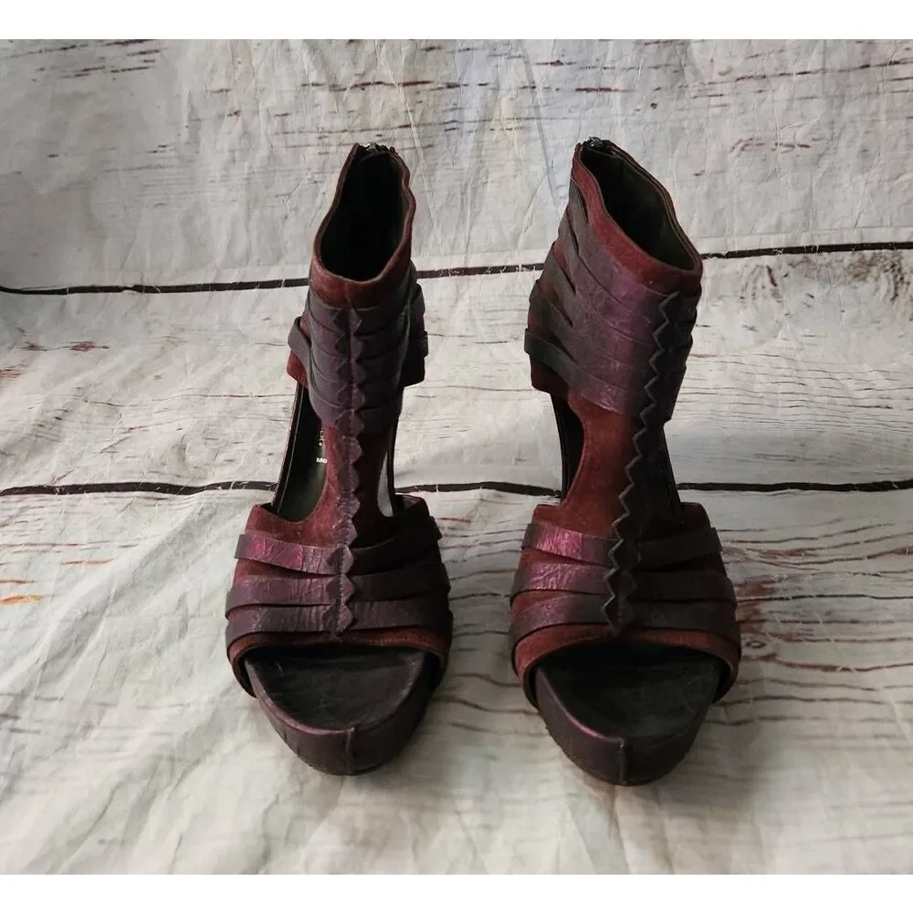 Donald J Pliner Gladiz Platform Burgundy Suede and Leather Heeled Sandals Size 8